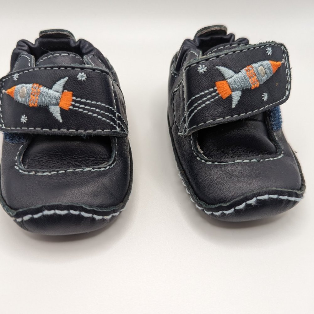 Multiple pairs of Gently Used Baby Booties - Picture 5 of 10